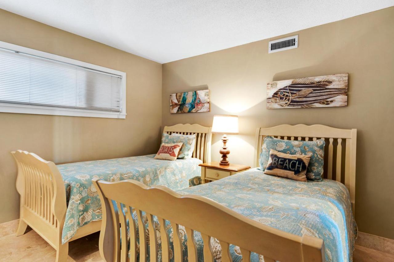 Emerald Towers Destin Room photo